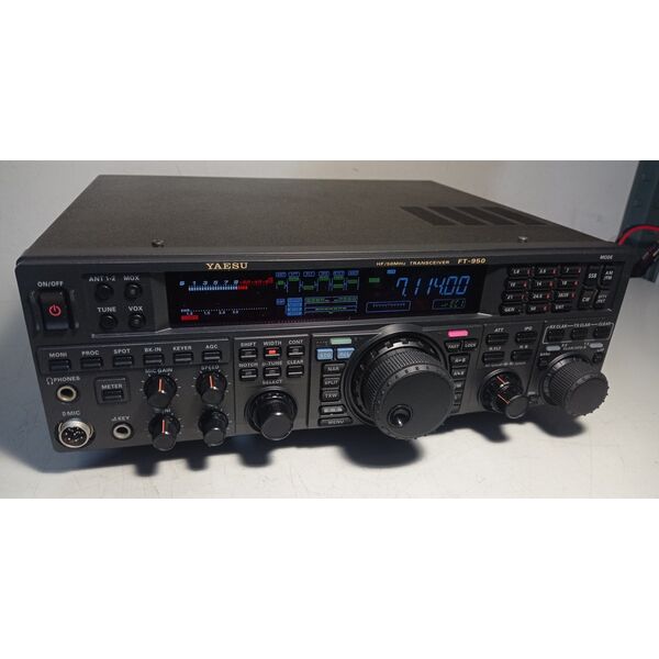 Yaesu FT-950 - Radio Base HF/50 Mhz DSP + Accordatore