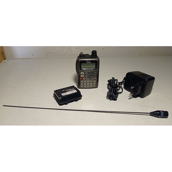 Icom IC-E90 Radio Portatile Tri Band 50/144/430 Mhz