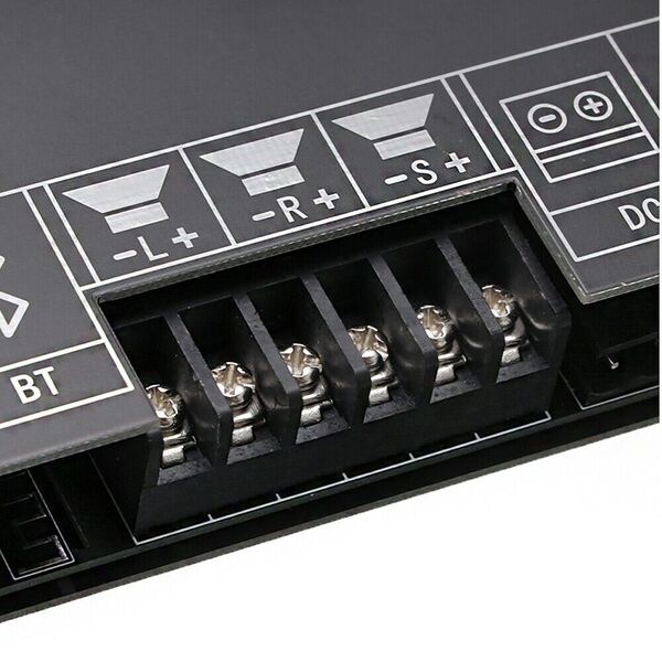 Amplificatore 2.1 digitale con Bluetooth - 2x50W + 100W per uscita Subwoofer
