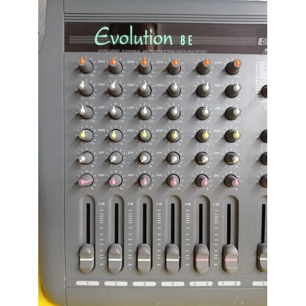Mixer audio 8 canali FBT evolution 8E con effetti